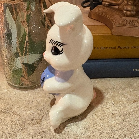 Vintage Ceramic Rabbit Holding An Easter Egg - Picture 4 of 7